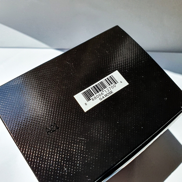 TOM FORD Traceless Touch Foundation Satin-Matte Cushion Compact 0.4 Rose - Picture 8 of 9